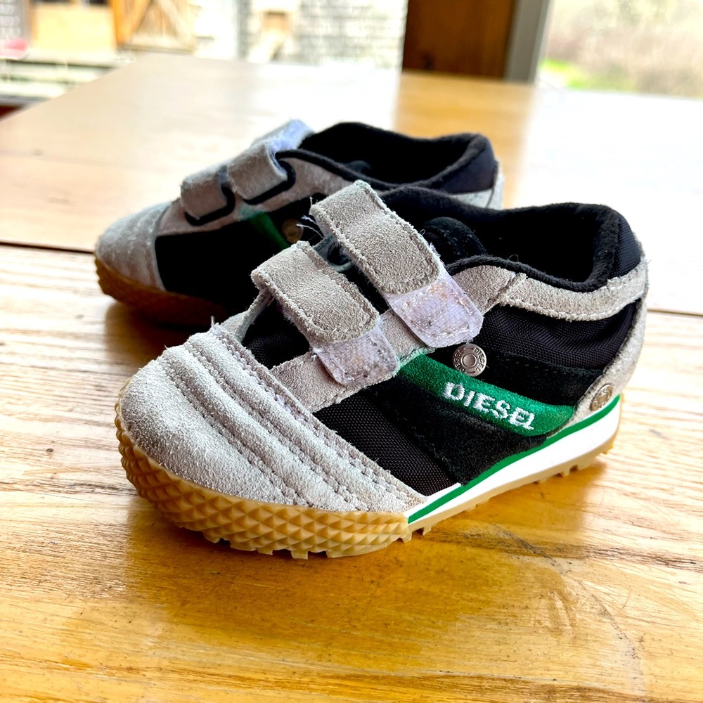 Diesel size 5 toddler shoe like new and super cute